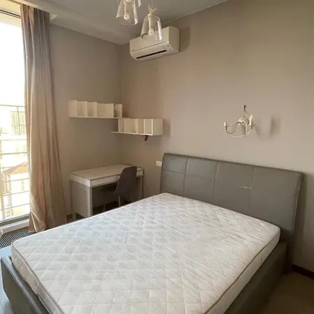 Apartment On French Boulevard апартаментына французском бульваре *